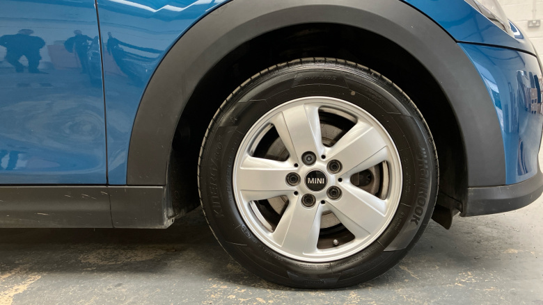 MINI Hatchback 1.5 Cooper Classic 3dr Auto Petrol Hatchback